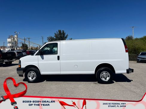 Used 2024 Chevrolet Express 2500 w/ Driver Convenience Package image 4