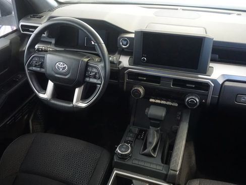Used 2025 Toyota 4Runner SR5 AWD/4WD image 23