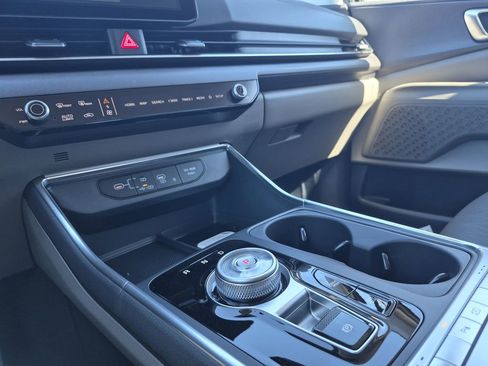 New 2026 Kia Carnival EX FWD image 9