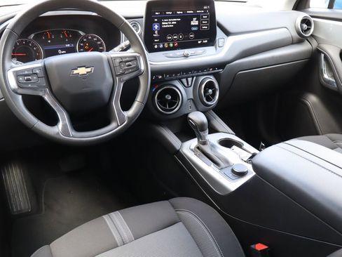 Used 2025 Chevrolet Blazer LT FWD image 4
