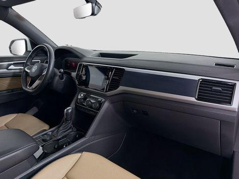 Used 2022 Volkswagen Atlas Cross Sport SE w/ Panoramic Sunroof Package image 29