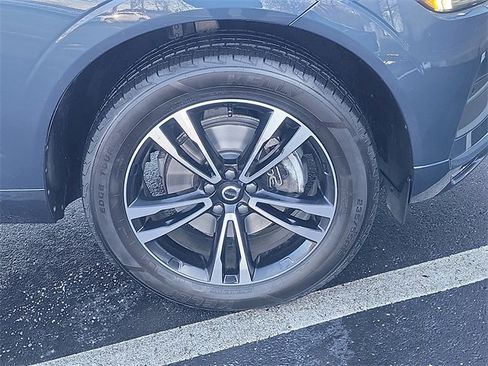 Used 2021 Volvo XC60 T5 Momentum w/ Advanced Package image 8