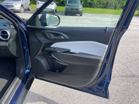 Used 2024 Chevrolet Trax LT w/ Sunroof Package FWD image 20