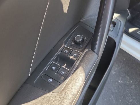 Used 2022 Volkswagen Tiguan SEL R-Line image 17