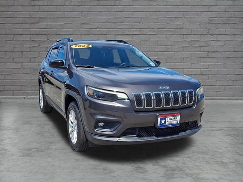 Used 2022 Jeep Cherokee Latitude Lux w/ Sun & Sound Group AWD/4WD image 2