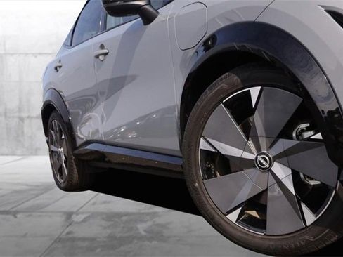 Certified 2025 Nissan Ariya Platinum image 3