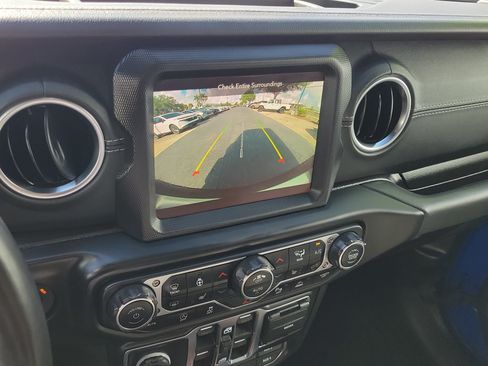 Used 2021 Jeep Wrangler Unlimited Sahara AWD/4WD image 24