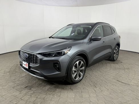 Certified 2025 Ford Escape Platinum image 3