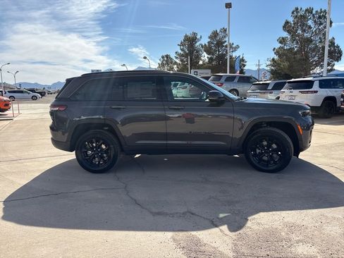 New 2026 Jeep Grand Cherokee Altitude image 4