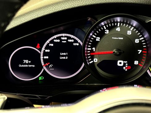 Used 2020 Porsche Cayenne AWD/4WD image 17