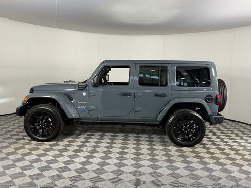Used 2024 Jeep Wrangler Unlimited Sahara w/ Technology Group AWD/4WD image 11