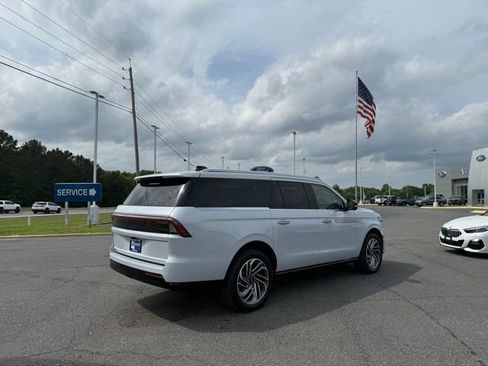 Used 2025 Lincoln Navigator L Reserve AWD/4WD image 6