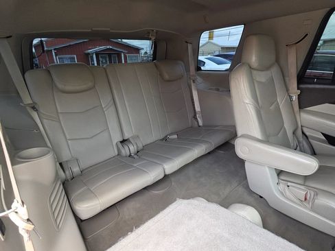 Used 2015 Cadillac Escalade Luxury RWD image 21