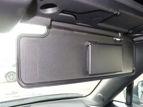 Used 2017 MAZDA MX-5 Miata Club image 37