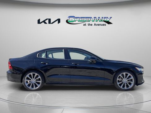 Used 2021 Volvo S60 T5 Momentum w/ Protection Package Premier image 5