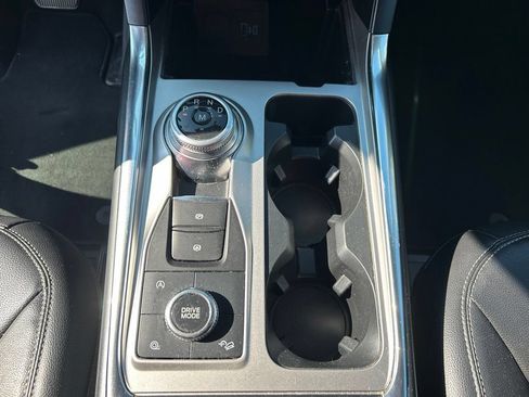 Used 2020 Ford Explorer XLT w/ Equipment Group 202A AWD/4WD image 31
