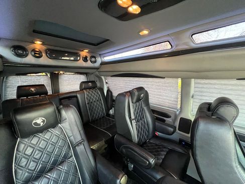 Used 2019 GMC Savana 2500 Extended w/ Enhanced Convenience Package image 37