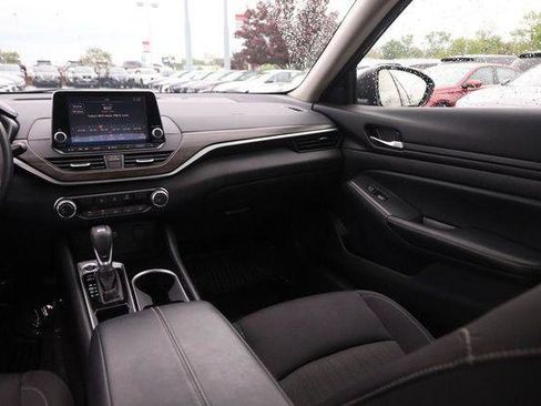 Used 2024 Nissan Altima 2.5 SV image 24