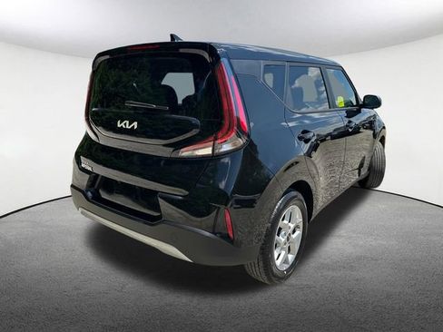 Used 2025 Kia Soul LX w/ LX Technology Package FWD image 14