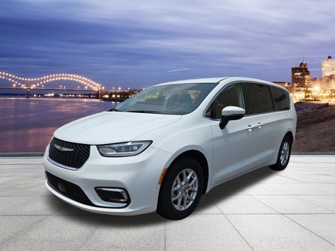 Used 2023 Chrysler Pacifica Touring-L FWD image 1