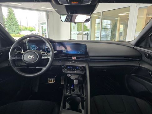 Used 2025 Hyundai Elantra SEL FWD image 32