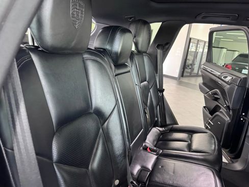 Used 2018 Porsche Cayenne Platinum Edition image 16