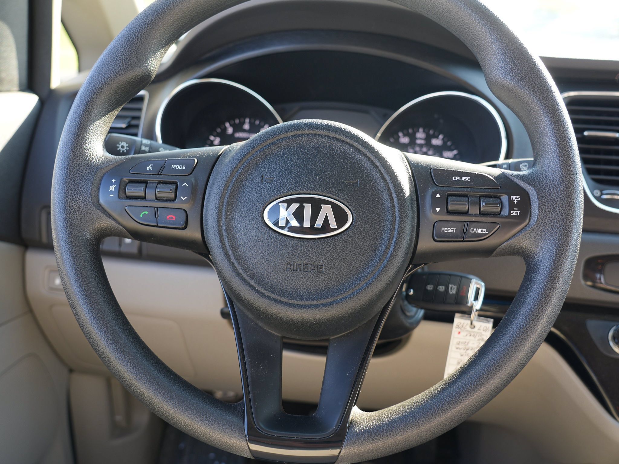 Used 2018 Kia Sedona L FWD image 23