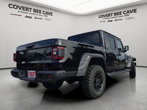 New 2025 Jeep Gladiator Sport image 9