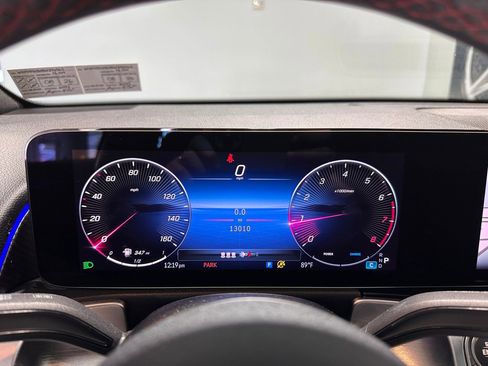 Used 2024 Mercedes-Benz GLB 250 4MATIC image 17