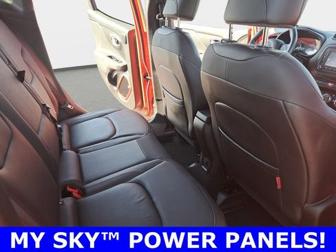 Used 2017 Jeep Renegade Trailhawk w/ Premium Trailhawk Package image 12