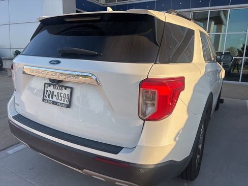 Used 2022 Ford Explorer XLT w/ Equipment Group 202A image 2