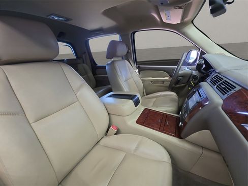 Used 2012 Chevrolet Avalanche LTZ image 18