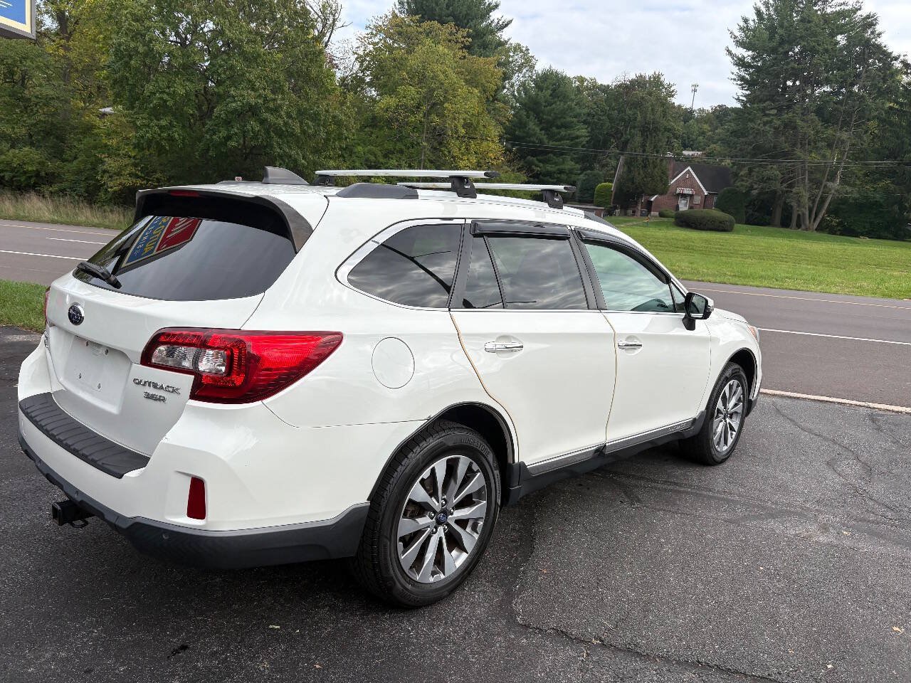 Used 2017 Subaru Outback 3.6R Touring AWD/4WD image 4