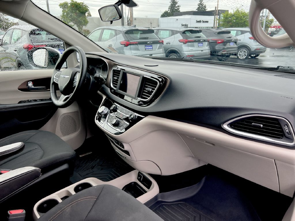 Used 2019 Chrysler Pacifica LX w/ Tire & Wheel Group FWD image 23