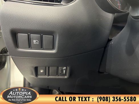 Used 2021 Toyota C-HR XLE image 21