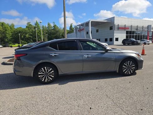 Certified 2023 Nissan Altima 2.5 SV FWD image 9