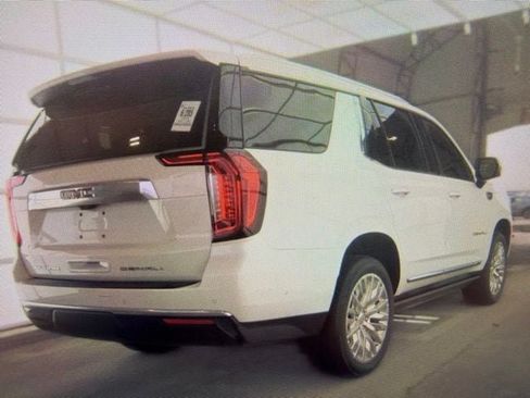 Used 2024 GMC Yukon Denali w/ Advanced Technology Package AWD/4WD image 4