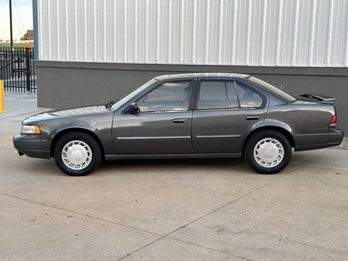 Used 1989 Nissan Maxima SE image 15