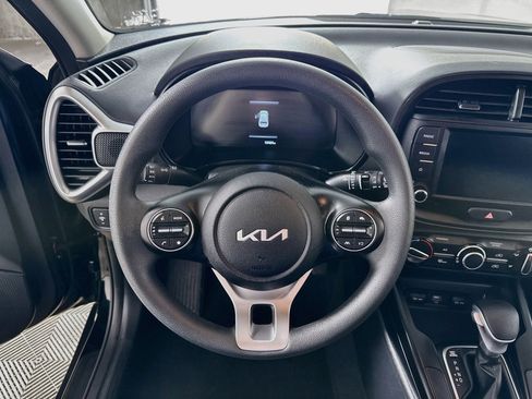 Used 2025 Kia Soul LX FWD image 13