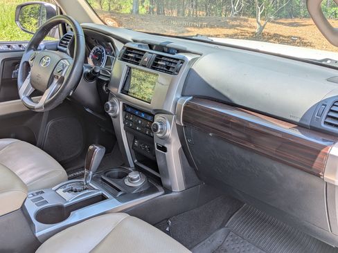 Used 2018 Toyota 4Runner Limited AWD/4WD image 19