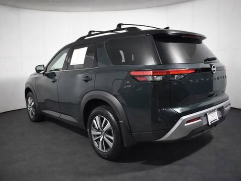 Used 2024 Nissan Pathfinder SL w/ Black Appearance Package AWD/4WD image 6