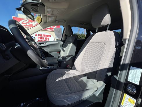 Used 2020 Ford Escape SE image 16