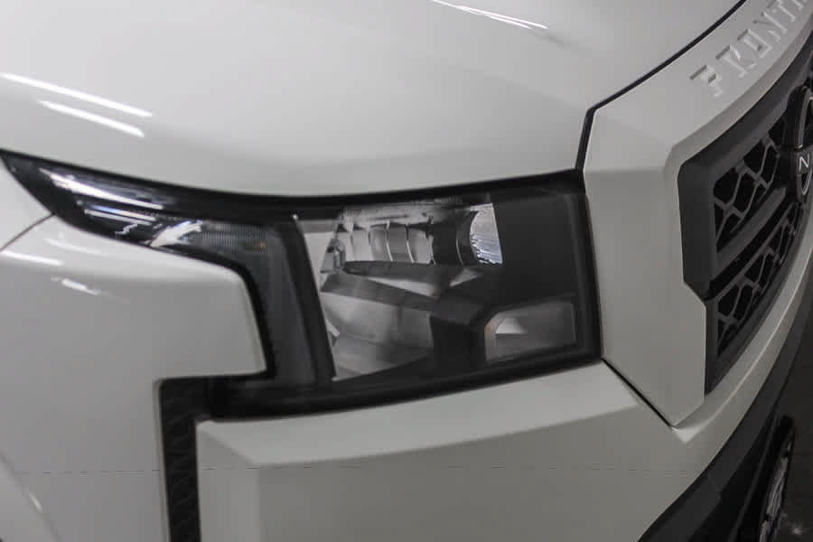 Used 2024 Nissan Frontier SV RWD image 11