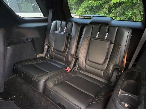 Used 2018 Ford Explorer Platinum AWD/4WD image 13