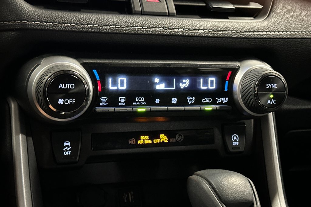 Used 2025 Toyota RAV4 XLE AWD/4WD image 23