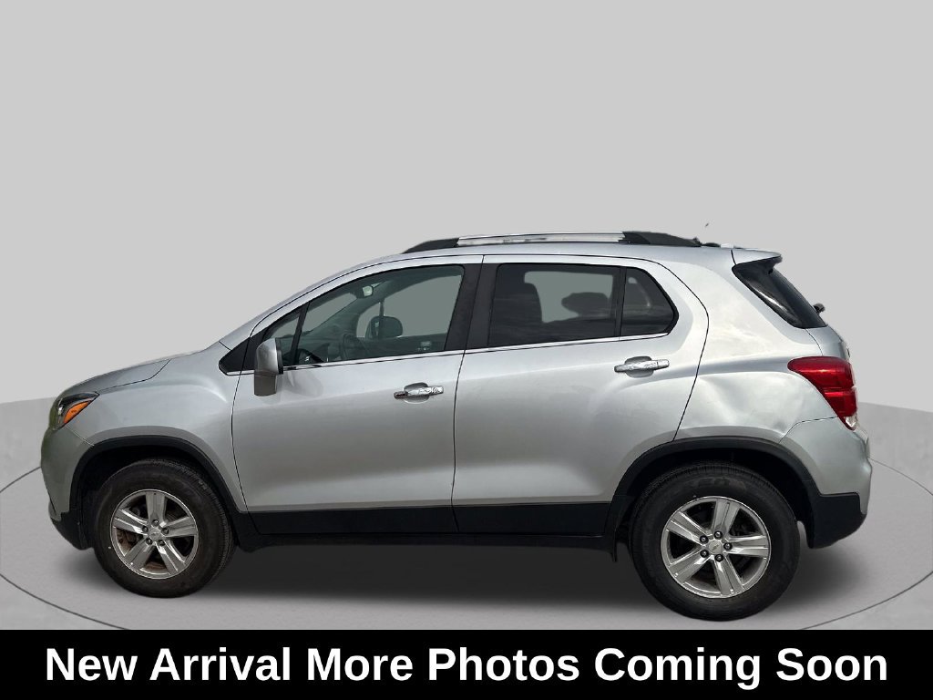 Used 2017 Chevrolet Trax LT w/ LT Convenience Package AWD/4WD image 2