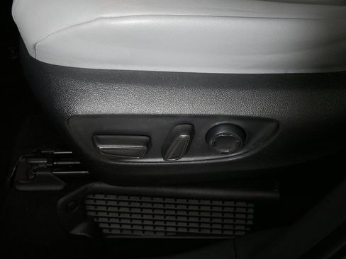 Used 2022 Toyota Sienna XLE FWD image 20
