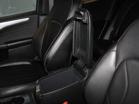 Used 2025 Ford Escape Platinum w/ Premium Technology Package image 18