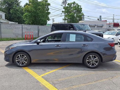 Certified 2023 Kia Forte LXS FWD image 4