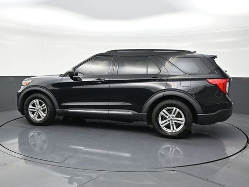 Used 2021 Ford Explorer XLT RWD image 2